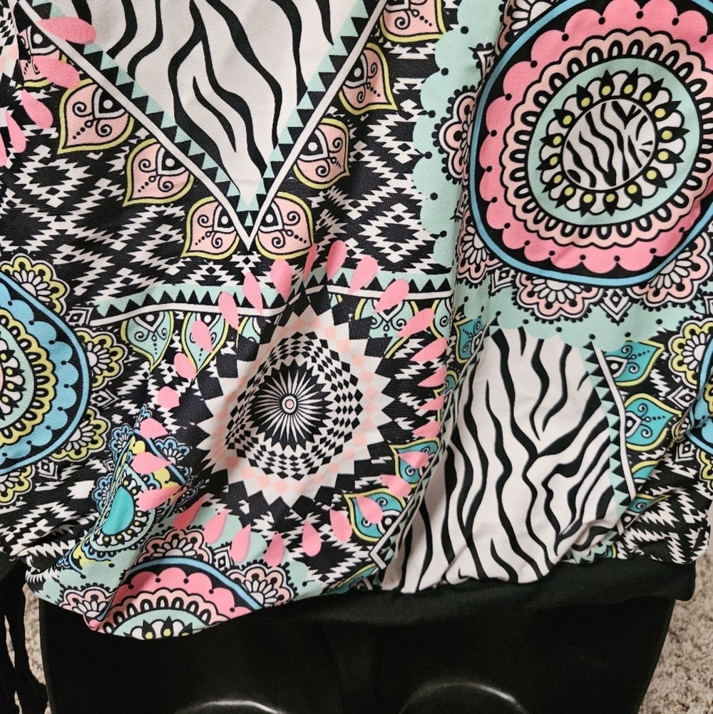 VENUS Vibrant Patterned Tankini - Picture 11 of 15